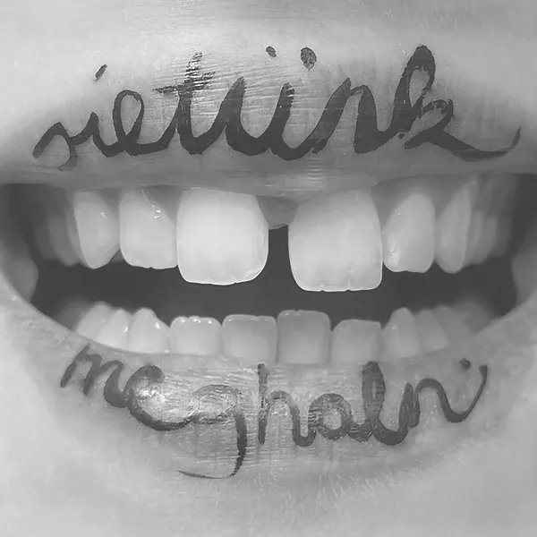 TQ2205 - Black and White